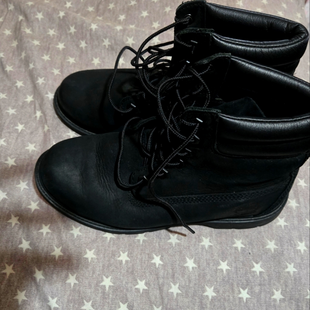 Womans size 8 black timberlands